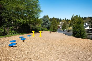 Murrayhill Park Apartments | Outdoor Community Space